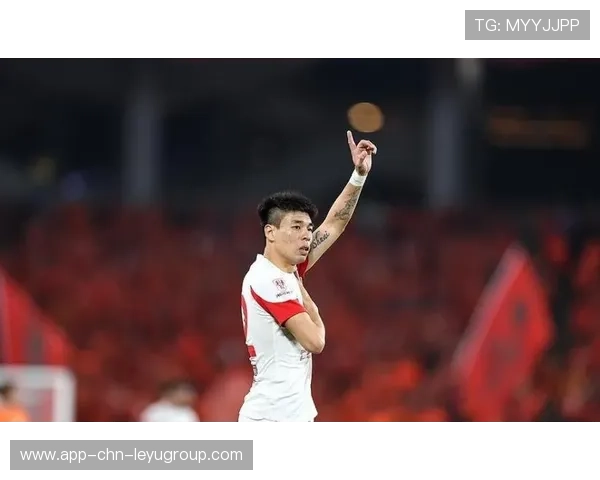 【暖心时刻】赛后颁奖！他用真情征服球迷，荣获“最受欢迎球员”称号