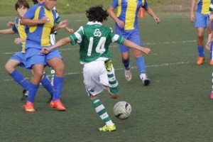 乐鱼电竞-中国斯诺克选手吴宜泽表现抢眼，成功逆转特鲁姆普进入8强。，大陆斯诺克选手