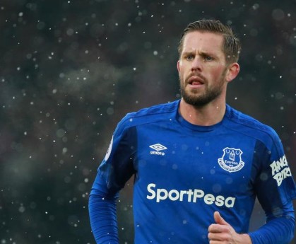 乐鱼官方登录入口-曼联防守漏洞大，客战热刺前景不乐观。，曼联对热刺阵容