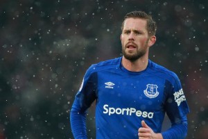 乐鱼官方登录入口-曼联防守漏洞大，客战热刺前景不乐观。，曼联对热刺阵容